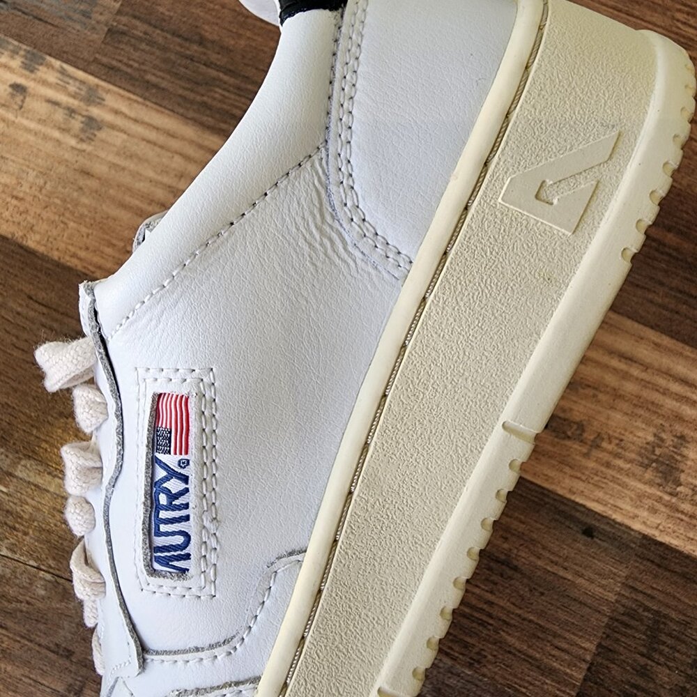 AUTRY Medalist Low-Top Women Leather Sneakers LL22 - Picture 11 of 12
